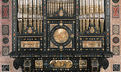 Picture: Ornate organ, detail