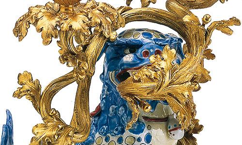 Picture: Lion made of Japanese porcelain with candleholder, detail
