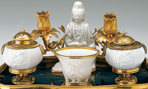 Picture: Writing set created from Blanc-de-Chine porcelain cups