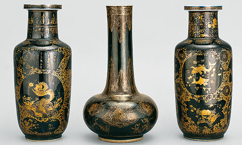 Picture: Mirror black vase set with gold decoration