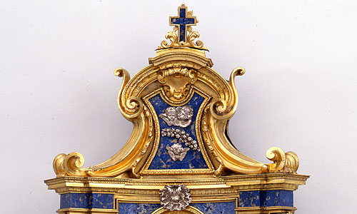 Picture: Vessel for holy water in the form of an altar, detail